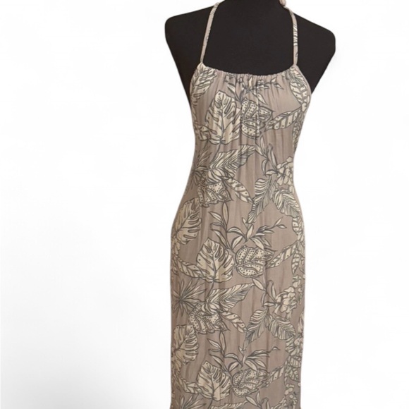 Leaf Print Halter Maxi Dress - Picture 3 of 4